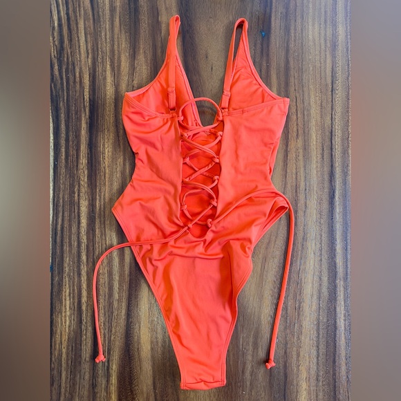 TA3 Plunge High Cut Leg in Fire - Picture 4 of 5